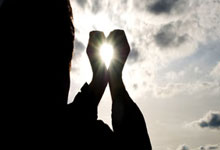 28圈官网：全能双后卫！朱-霍勒迪拿18分6板7助 德里克-怀特砍14分8板10助.